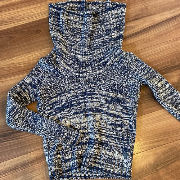 Guess - Cowlneck Cozy Swester - Picture 5 of 7